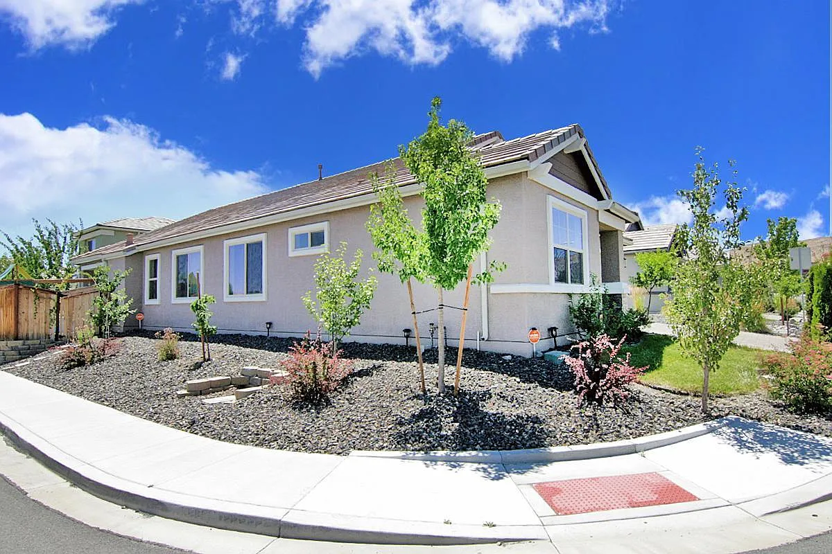 515 Papaya Dr — Photo 2