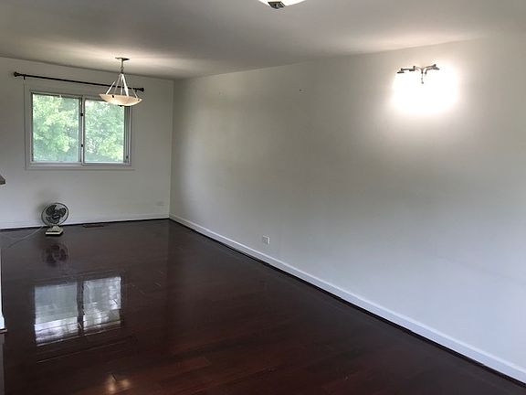4th image of 118 E Stevenson Dr