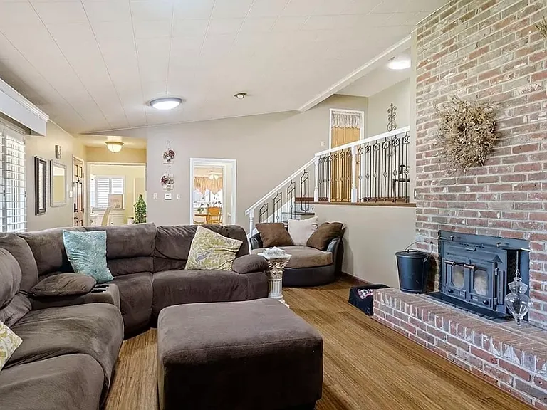 1518 W Euclid Ave — Photo 2