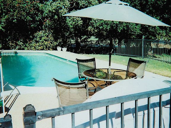2nd image of 423 Dasher Dr