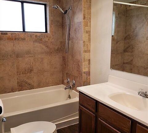 3rd image of 246 Avenue D
