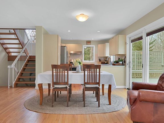 4th image of 132 Wildwood Rd