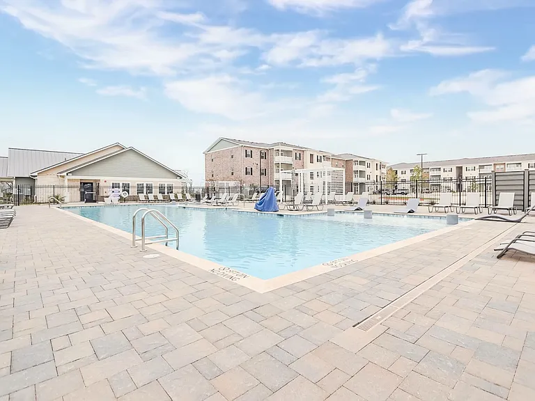 Whispering Pointe Apartments — Photo 15