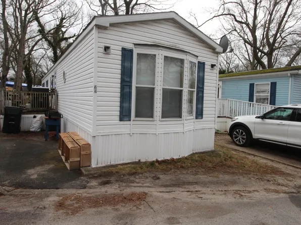 229 W Montauk Highway #64 Oak St., Hampton Bays, NY 11946