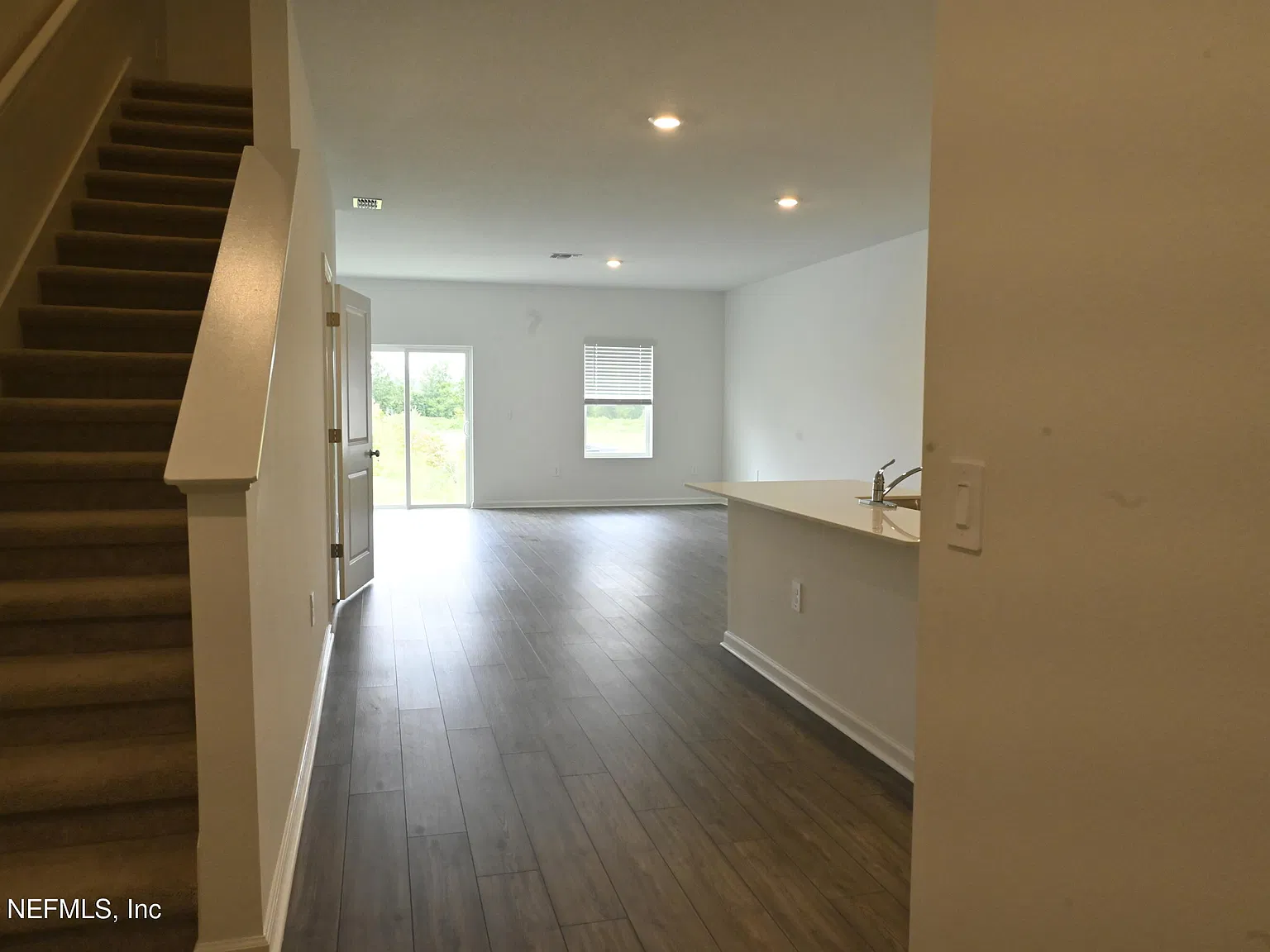 3 bed, 2.5 bath, 1765 sqft, $1,775 — Photo 3