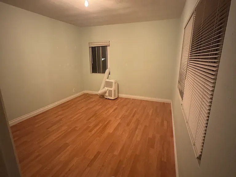 1112 Scofield Dr — Photo 5