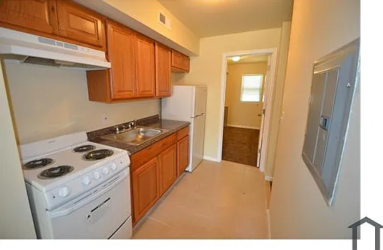 3 bed, 950 sqft, $2,950 — Photo 3