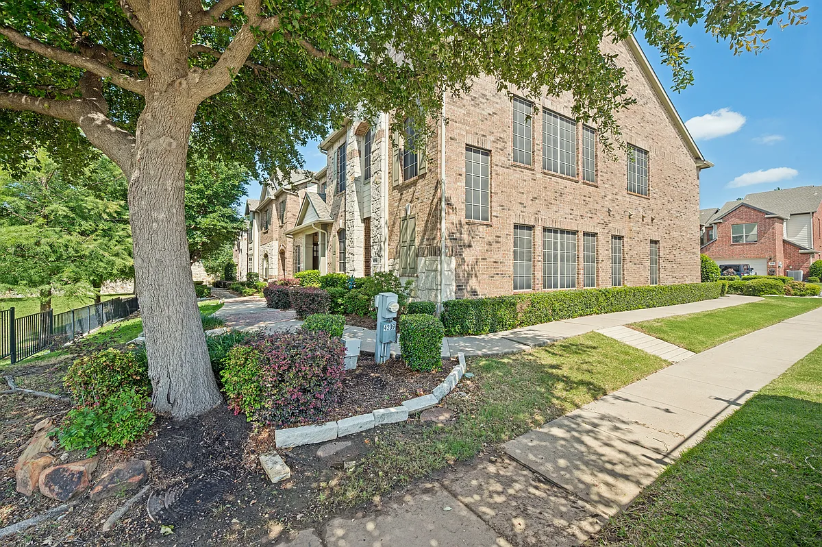 Sideview to enter front entry from Swan Forest 2nd unit (B) - 4213 Swan Forest Dr #B