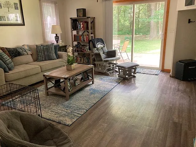 2 bed, 1300 sqft, $950 — Photo 4