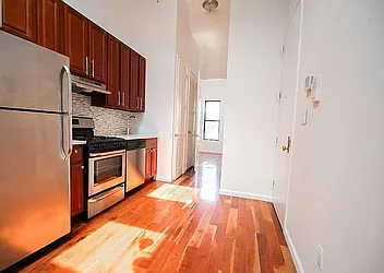 Rented by L Rose Realty (Brokerage)