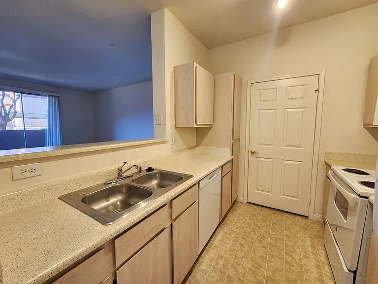 231 W Horizon Ridge Pkwy #417 — Photo 16