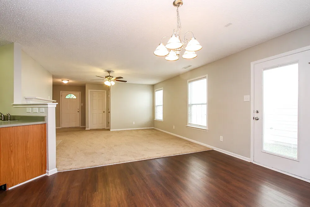 3 bed, 2.0 bath, 1379 sqft, $2,200 — Photo 4