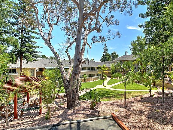 5th image of 670 Sharon Park Dr #16