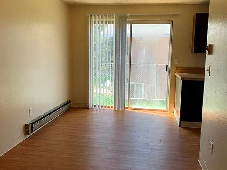28 Nevada St — Photo 5
