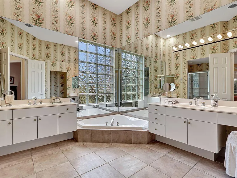 8671 Falcon Green Dr — Photo 12