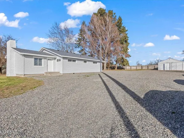 2521 E Zillah Dr, Zillah, WA 98953