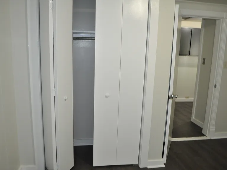 205 E Travis St — Photo 12