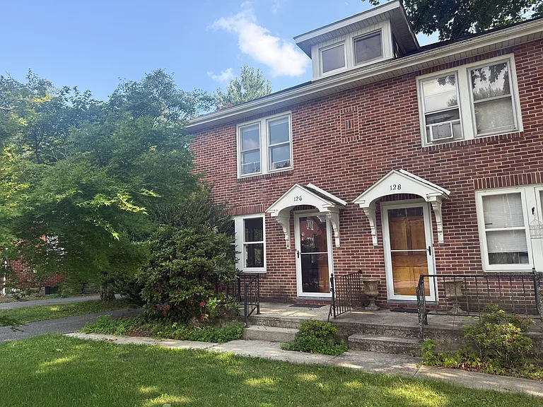 126 W York St — Photo 1