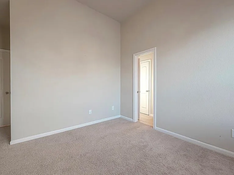 8700 Laurel Crest Dr — Photo 26