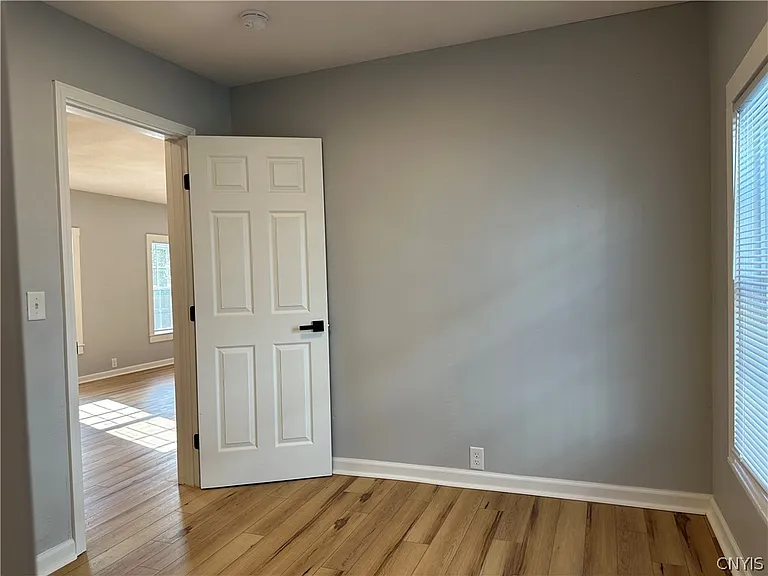 408 E Laurel St — Photo 26