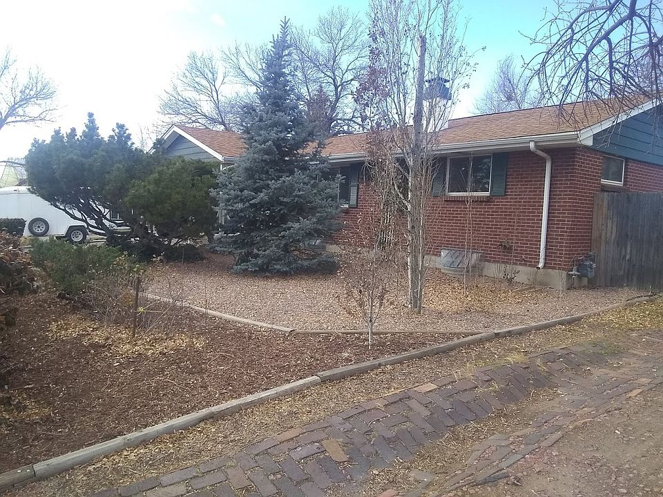NE front corner