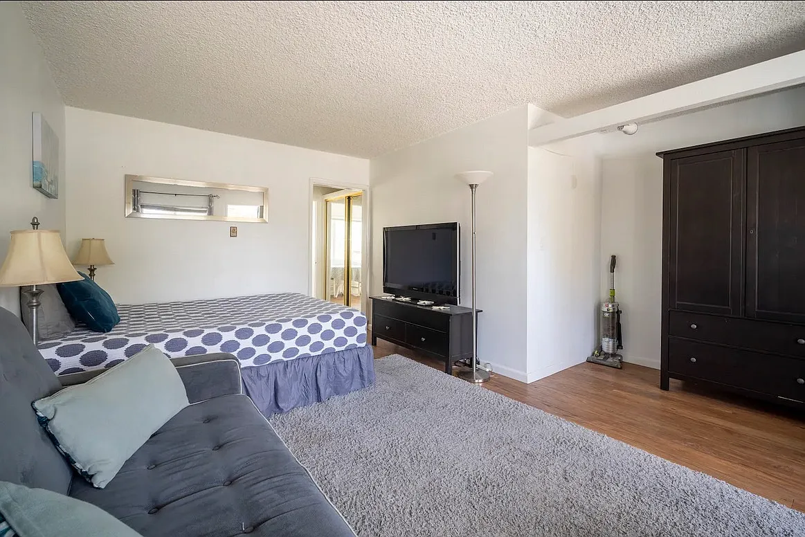 Studio, 364 sqft, $2,999 — Photo 3