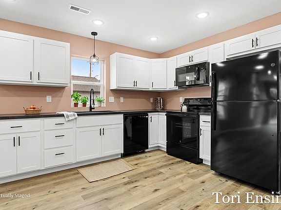 5th image of 725 N Burgess St