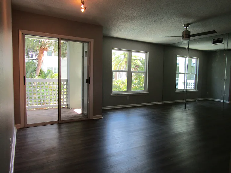 607 S Albany Ave #12 — Photo 7