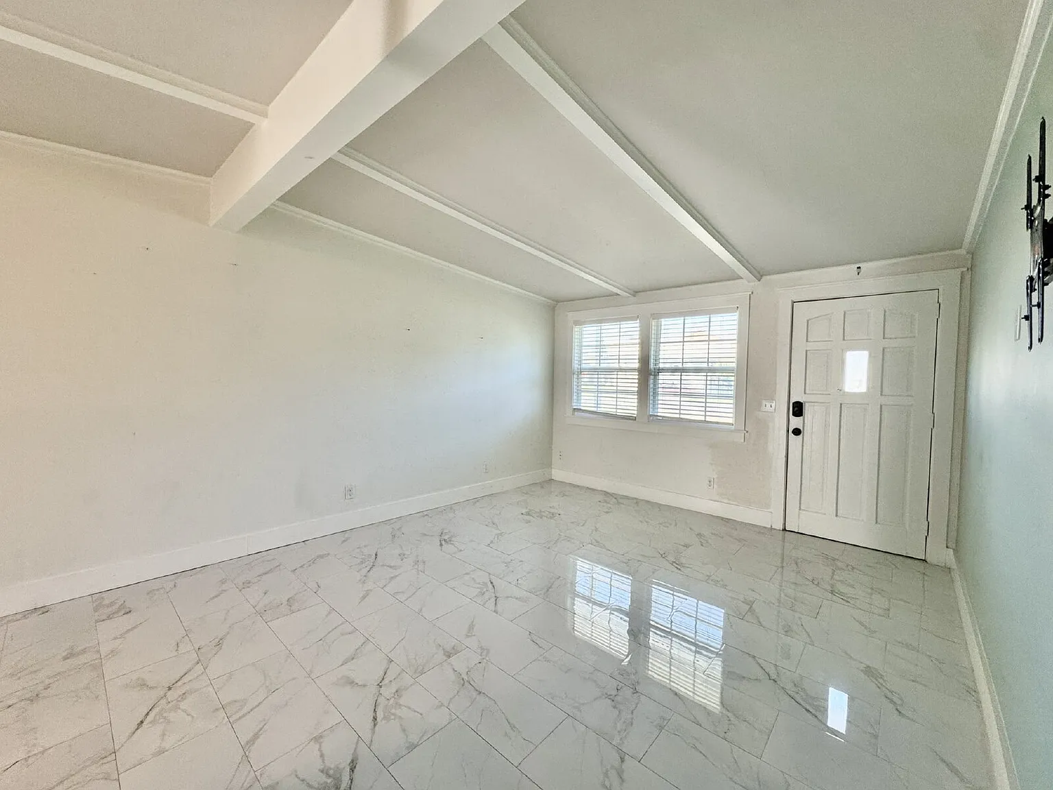 3 bed, 1.0 bath, $1,900 — Photo 2