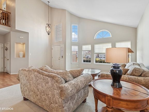 4th image of 2902 Twin Falls Dr