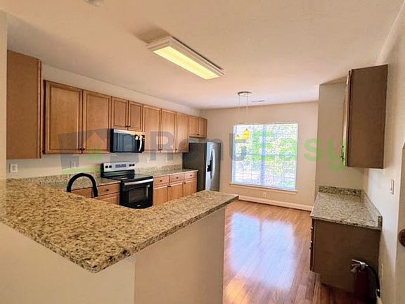 5th image of 4405 Harlesden Dr