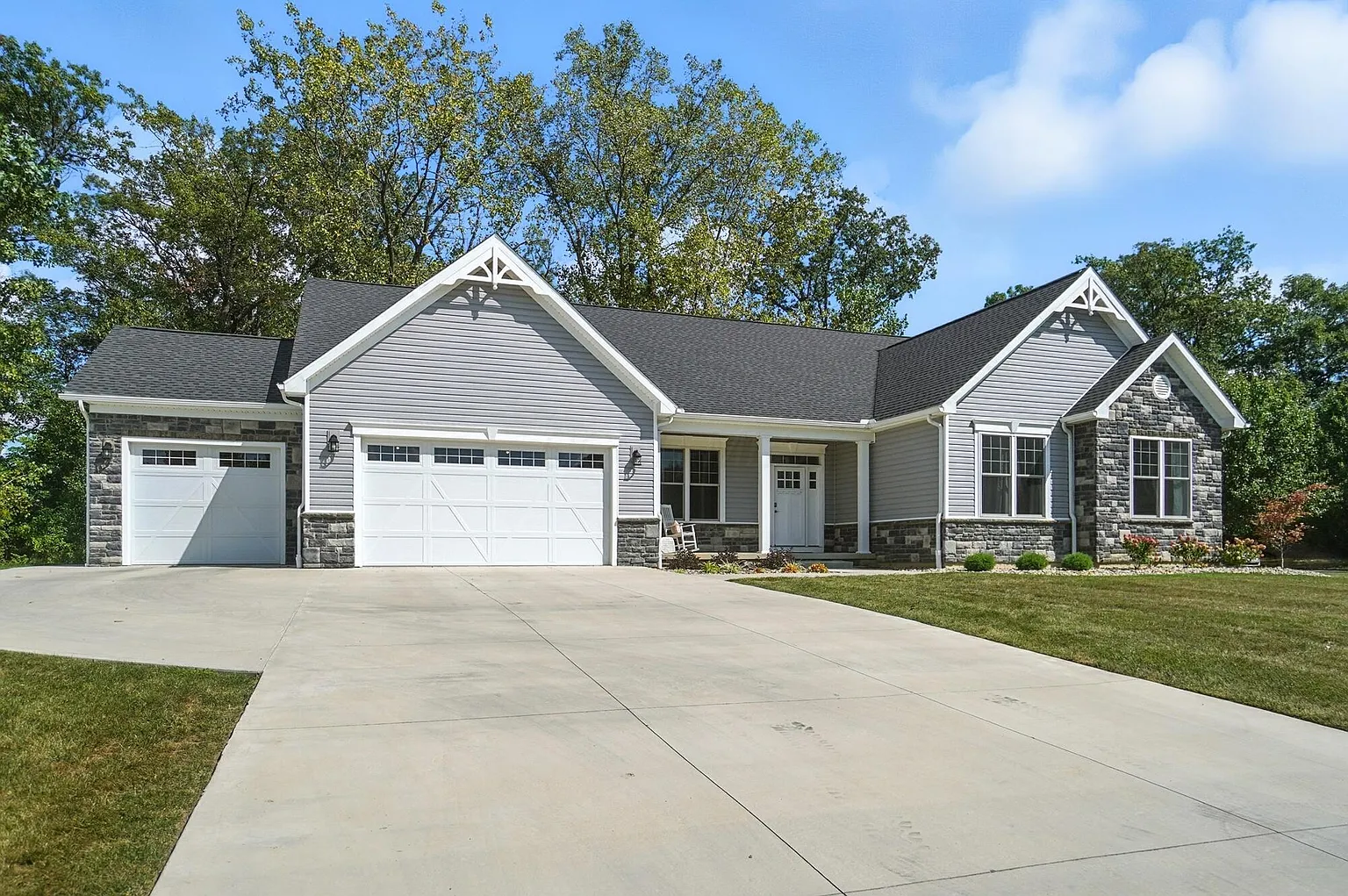 2380 Golf Club Ln photo 1