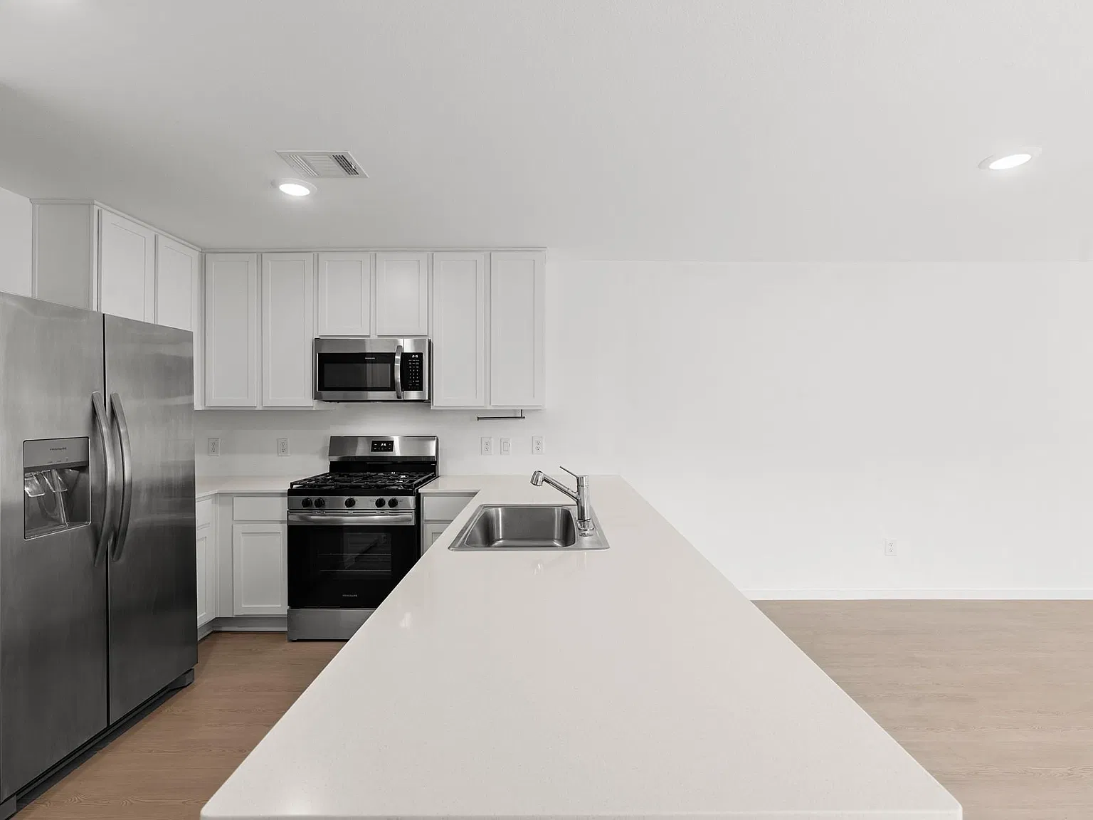 3 bed, 2.0 bath, 1402 sqft, $1,850 — Photo 3