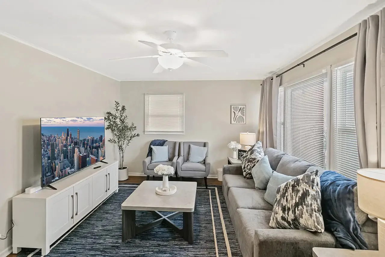 3 bed, 1000 sqft, $4,000 — Photo 2