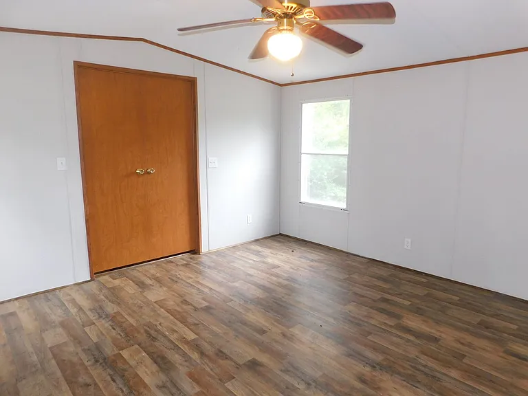 22540 Henry St — Photo 5