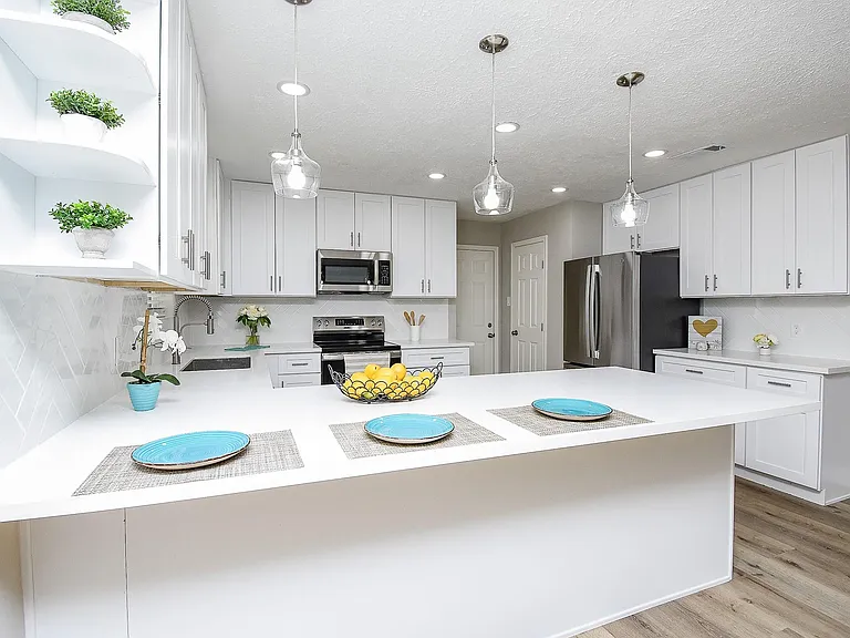 2835 Colony Dr — Photo 7