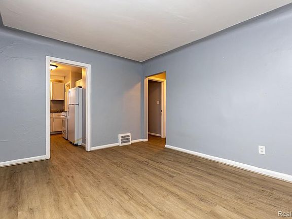 4th image of 11635 Greenview Ave