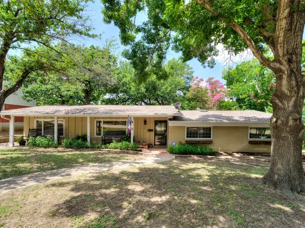 1504 Charlott St, Fort Worth, TX 76112