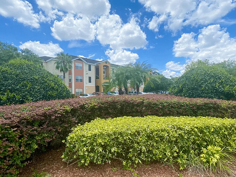 Sand Lake Pointe Apartments — Photo 9
