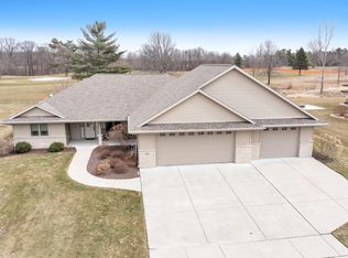 369 Crosswinds Ln, Green Bay, WI 54311