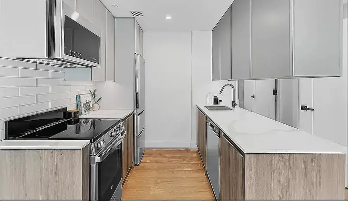 Rented by REAL New York | media 24