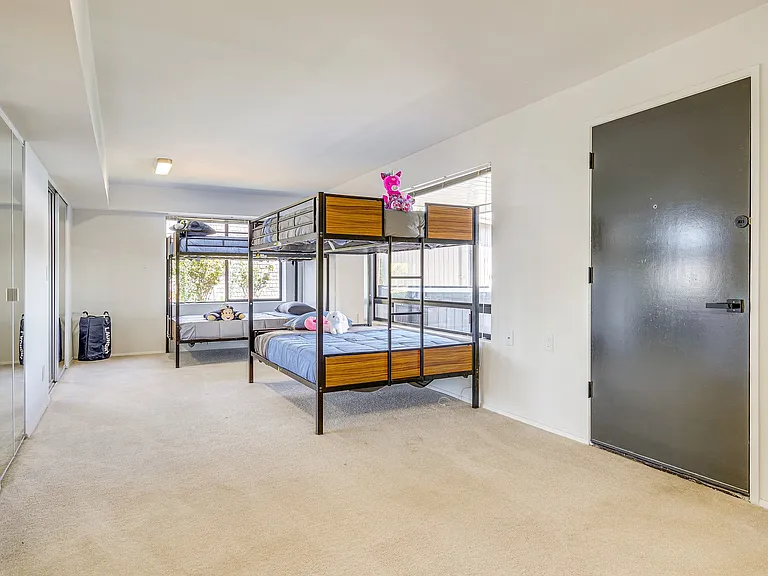 1395 Crestview Dr — Photo 21
