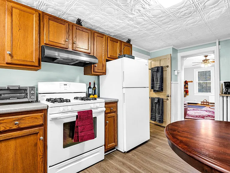 140 Elm St #102 — Photo 24