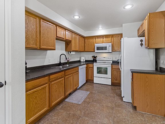 5th image of 4215 Moraine St