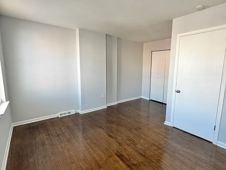 832 W 5th St — Photo 10