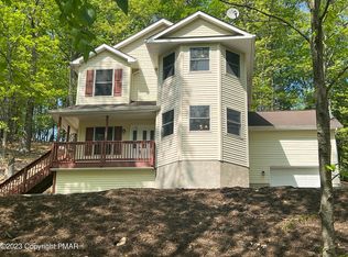 5071 Woodbridge Dr E, Bushkill, PA 18324
