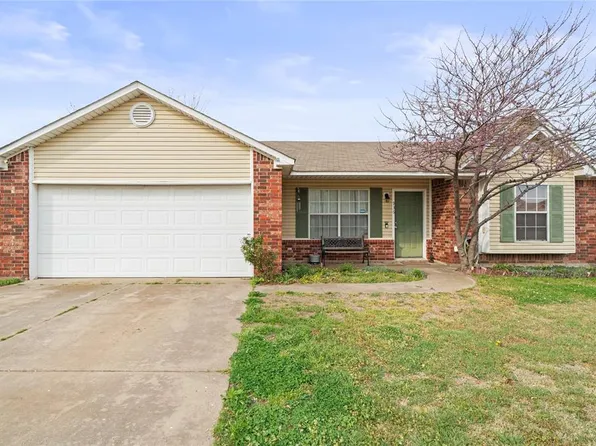 936 SW 15th St, Moore, OK 73160