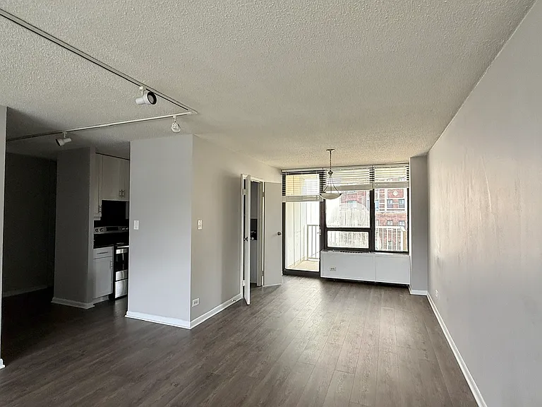 3930 N Pine Grove Ave #716 — Photo 10