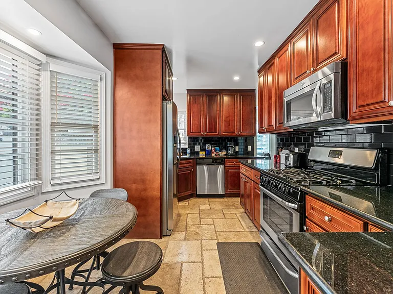 1537 El Prado — Photo 10