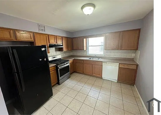 327 W Runyon St #1 — Photo 1